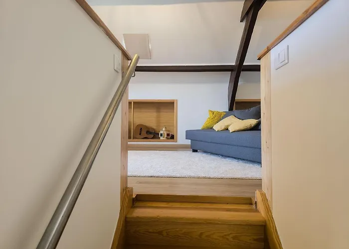 1884 Loft Apartment *